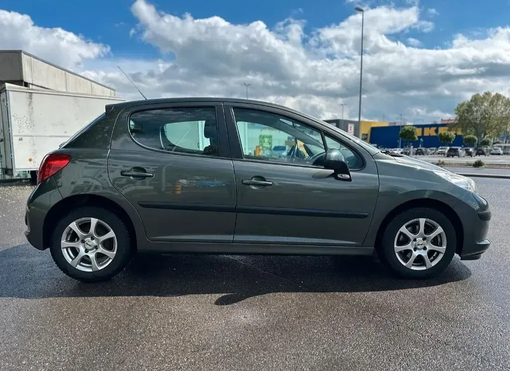 Gebraucht Peugeot 207 Urban Move 95 PS (69 kW) 2008 Grau Limousine