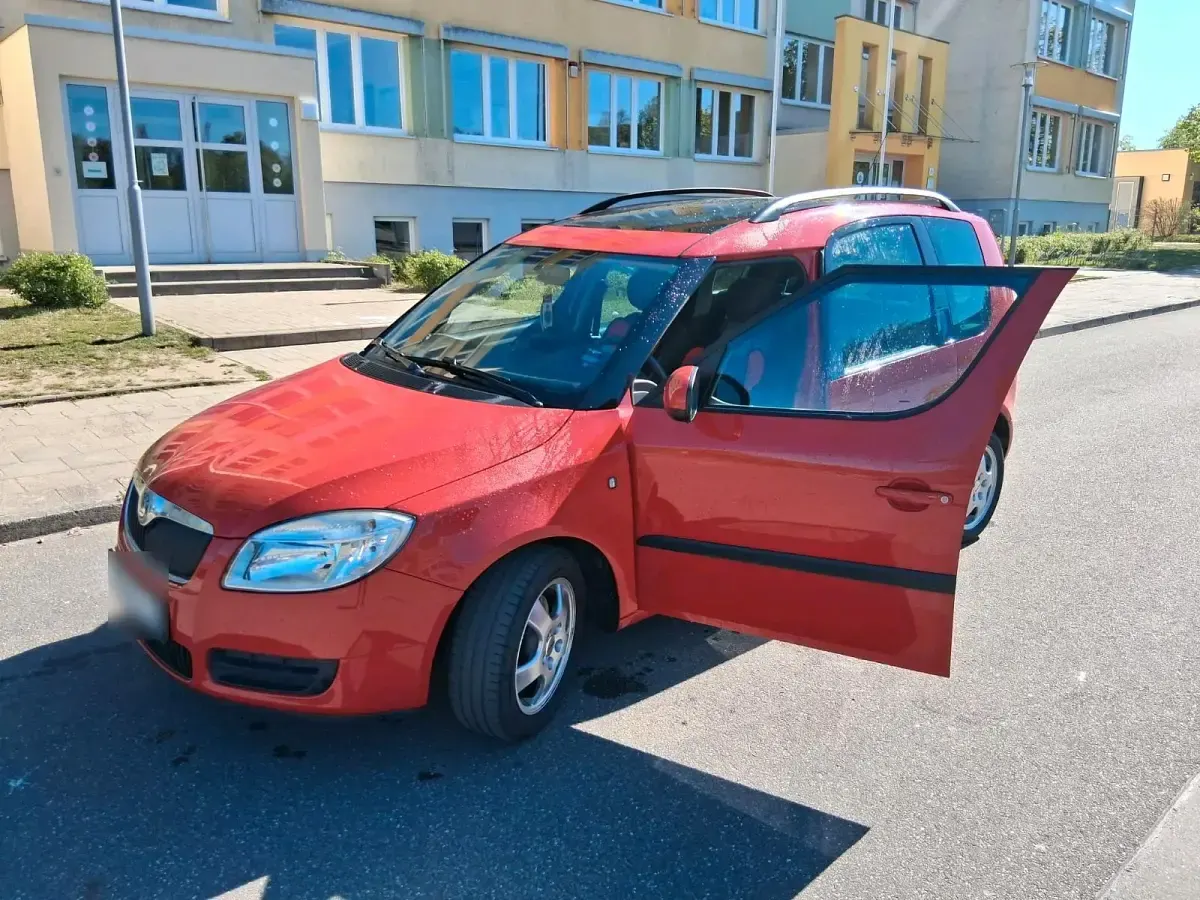 Gebraucht Skoda Roomster 105 PS (77 kW) 2010 Rot Van / Kleinbus