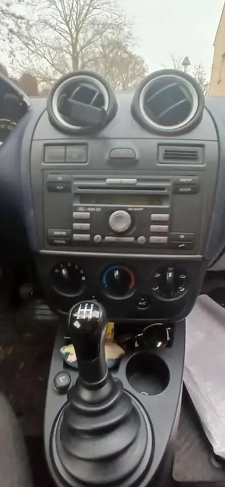 Gebraucht Ford Fiesta Ambiente 60 PS (44 kW) 2006 Blau Kleinwagen