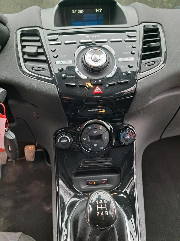 Gebraucht Ford Fiesta 95 PS (69 kW) 2014 Weiß Coupé