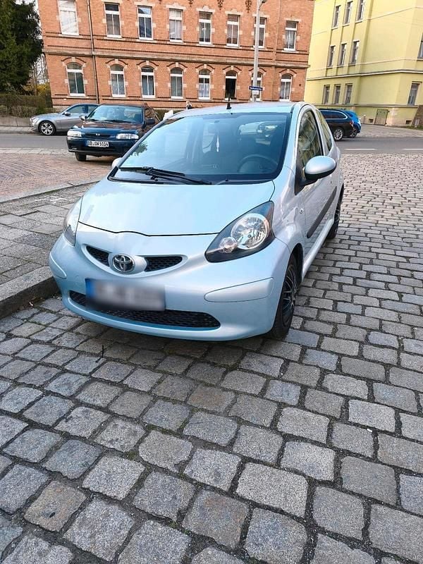 Gebraucht Toyota Aygo 68 PS (50 kW) 2006 Blau Kleinwagen