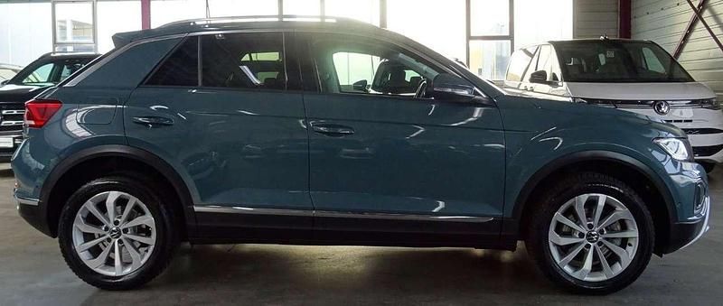Gebraucht VW T-Roc Style 150 PS (110 kW) 2024 Petroleum blue metallic SUV