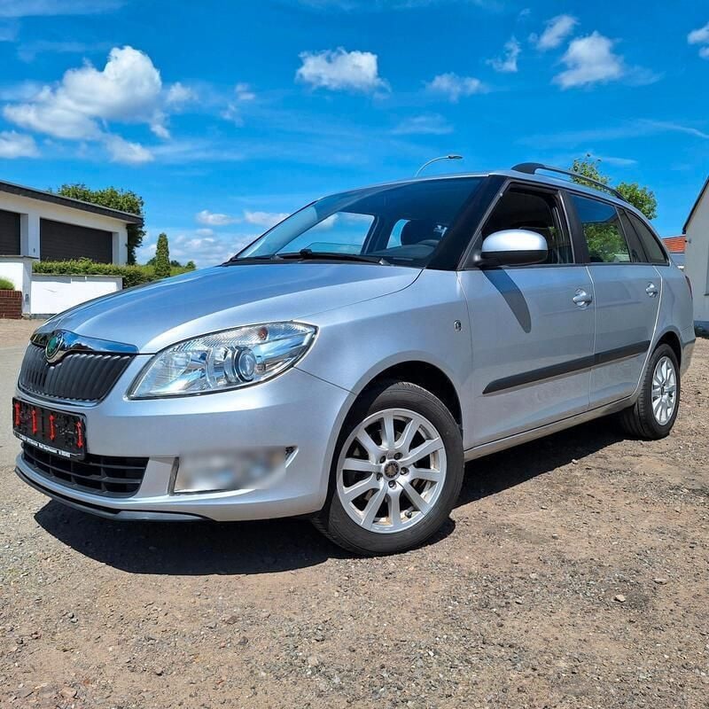 Silber Gebraucht 2012 Skoda Fabia Kombi | 3.699 € (Guter Preis) - Bild 1/4