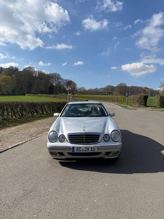 Second-hand Mercedes E200 Classic 116 CP (85 kW) 2000 Argintiu Berlinǎ