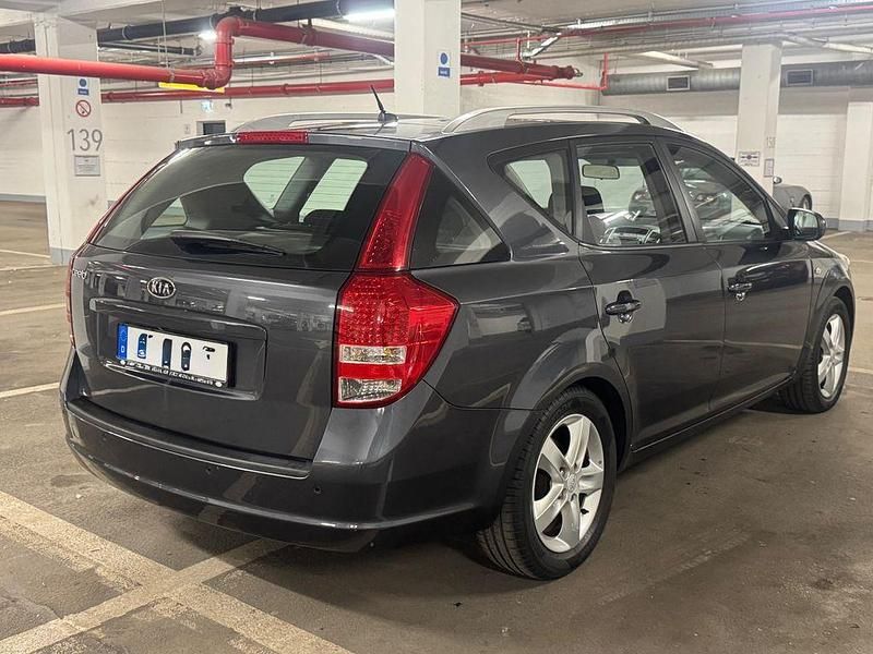 Gebraucht Kia Ceed 125 PS (91 kW) 2011 Grau Kleinwagen