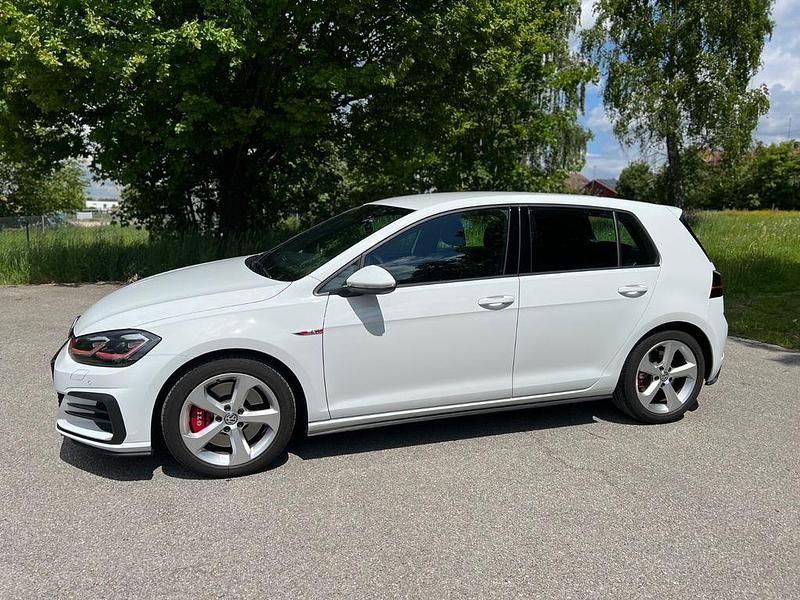 Weiß Gebraucht 2019 VW Golf VII GTI Limousine | 21.900 € (Guter Preis) - Bild 1/4