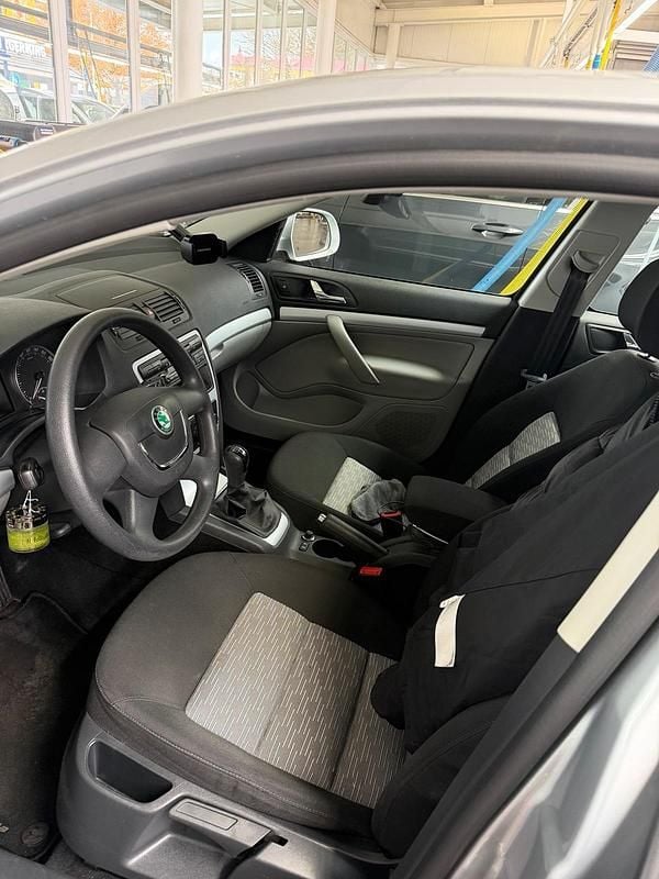 Gebraucht Skoda Octavia 122 PS (89 kW) 2009 Grau Kombi