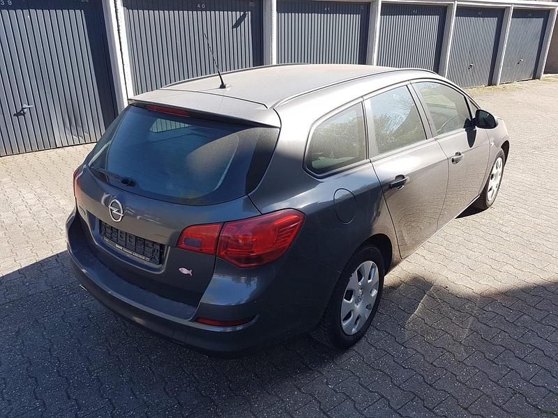Gebraucht Opel Astra Edition 120 PS (88 kW) 2012 Grau Kombi