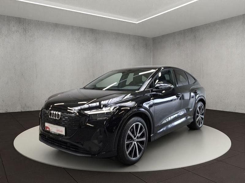 Mythosschwarz metallic Gebraucht 2022 Audi Q4 Sportback e-tron Ambiente SUV | 27.900 € (Fairer Preis) - Bild 1/4