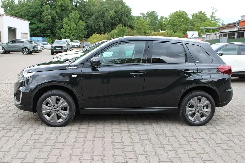 Gebraucht Suzuki Vitara Comfort 129 PS (94 kW) 2022 Schwarz SUV