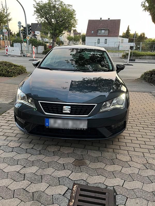 Grau Gebraucht 2020 Seat Leon Limousine | 13.000 € (Superpreis) - Bild 1/4