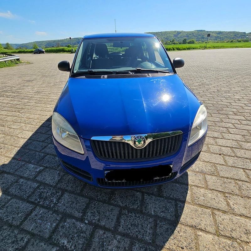 Blau Gebraucht 2009 Skoda Fabia Classic Limousine | 2.750 € (Fairer Preis) - Bild 1/4