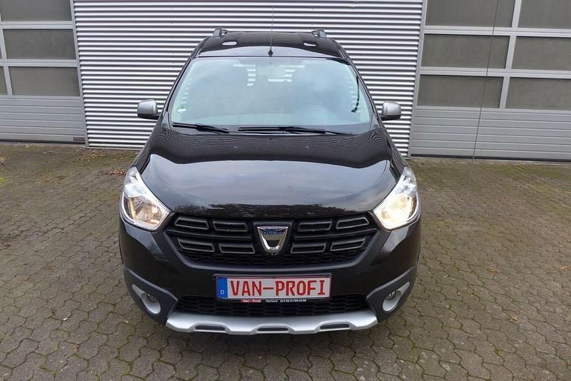 Schwarz Gebraucht 2020 Dacia Dokker Stepway Van | 14.800 € (Guter Preis) - Bild 1/4