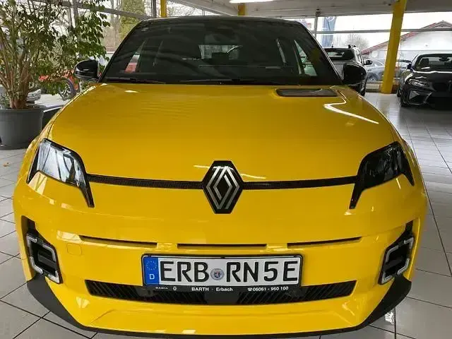 Używany Renault 5 E-Tech Komfort 110 kW (150 KM) 2025 Żółty Sedan/Limuzyna