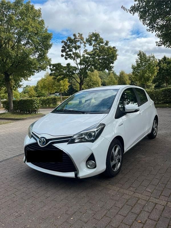 Weiß Gebraucht 2016 Toyota Yaris Kleinwagen | 9.500 € (Fairer Preis) - Bild 1/4