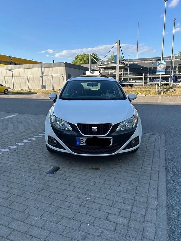 Weiß Gebraucht 2010 Seat Ibiza ST Kombi | 1.900 € (Guter Preis) - Bild 1/4