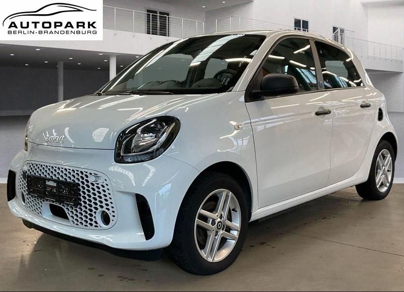 Weiß Gebraucht 2021 Smart ForFour Electric Drive Limousine | 8.490 € (Guter Preis) - Bild 1/4