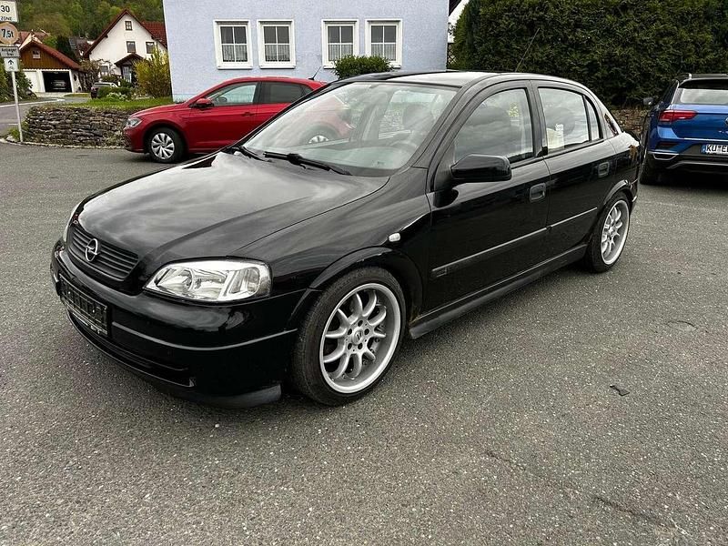 Schwarz Gebraucht 2002 Opel Astra Selection Limousine | 799 € (Fairer Preis) - Bild 1/4