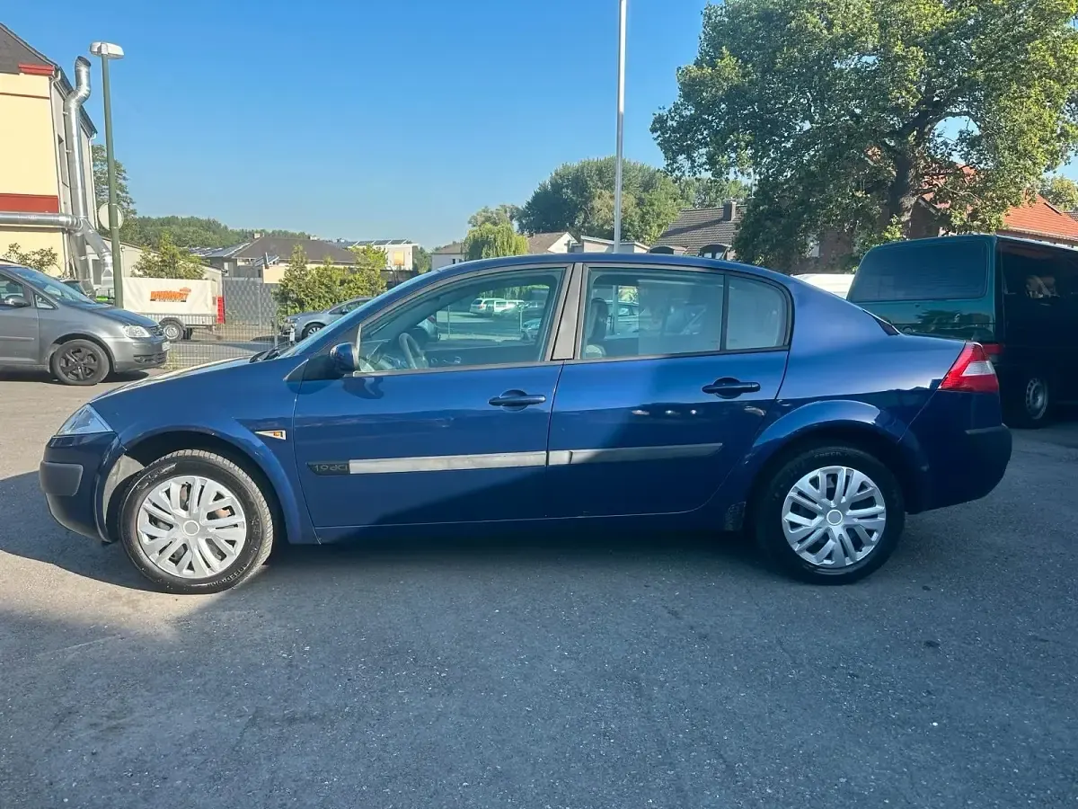 Gebraucht Renault Mégane 120 PS (88 kW) 2004 Blau Limousine