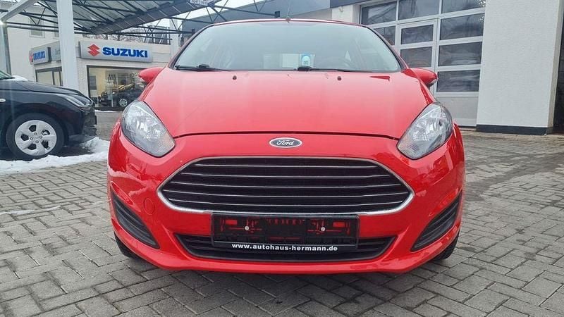 Rot Gebraucht 2015 Ford Fiesta Trend Kleinwagen | 4.600 € (Fairer Preis) - Bild 1/4