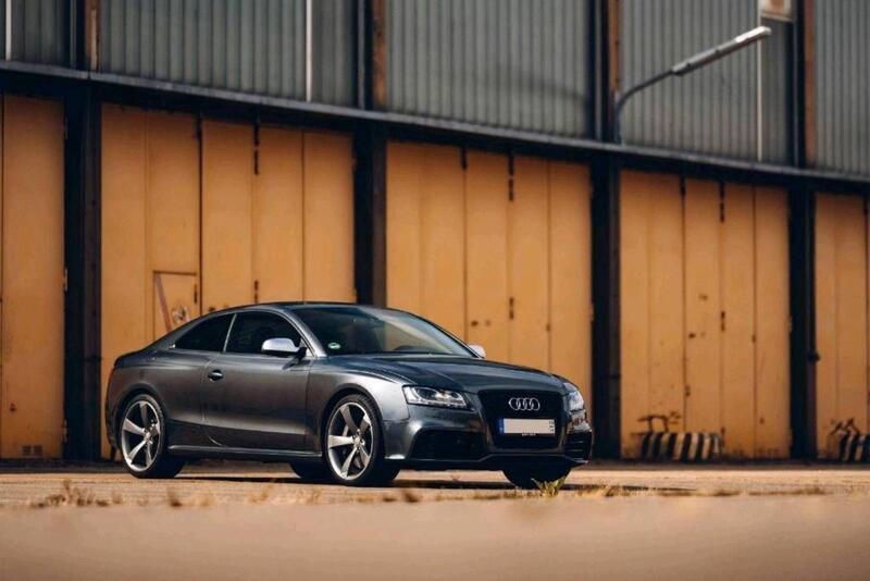 Grau Gebraucht 2011 Audi RS5 Sport Coupé | 36.999 € (Teuer) - Bild 1/4