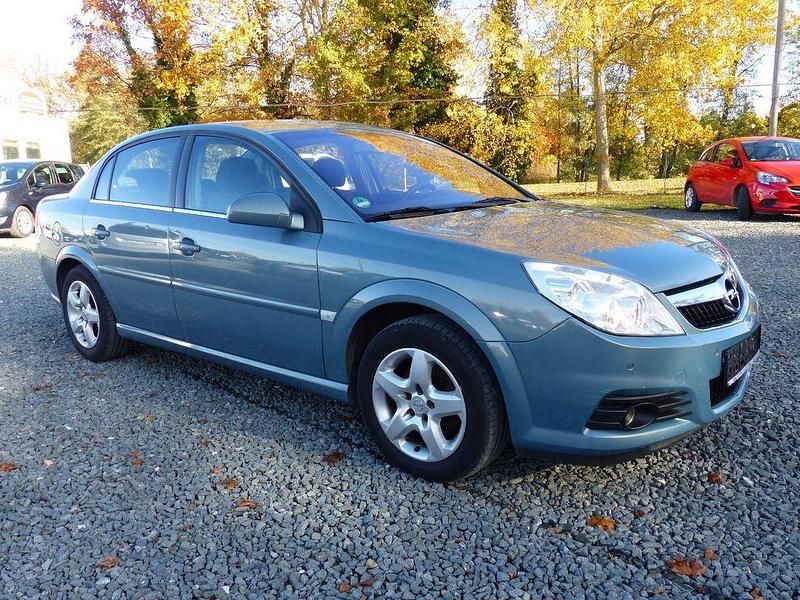 Grün Gebraucht 2006 Opel Vectra Edition Limousine | 3.499 € (Teuer) - Bild 1/4