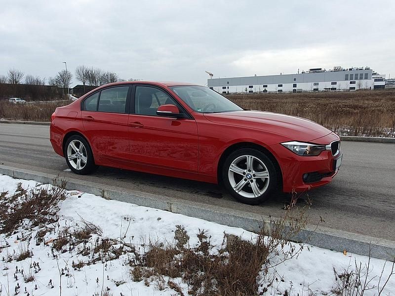 Gebraucht BMW 316 136 PS (100 kW) 2014 Rot Limousine