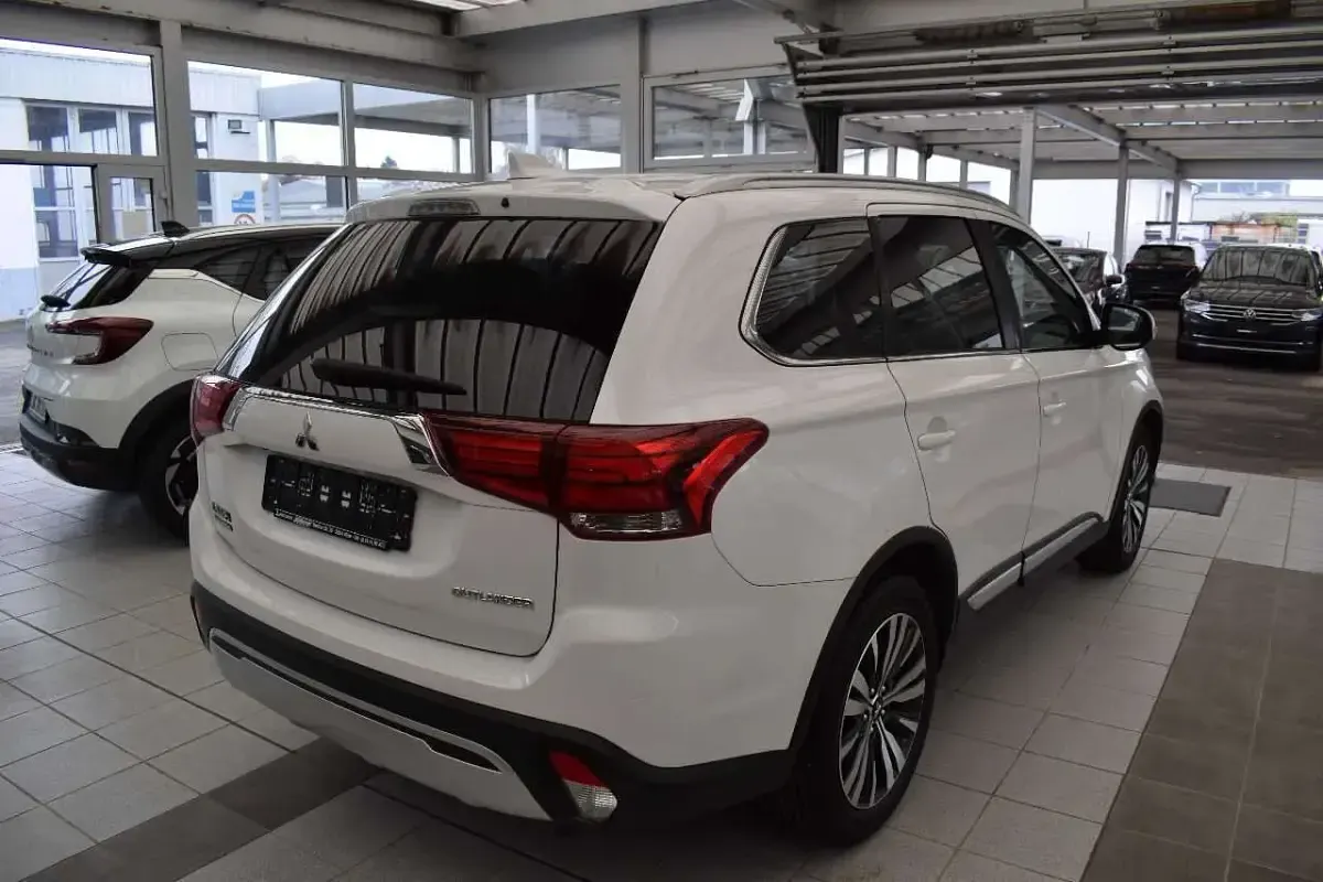 Gebraucht Mitsubishi Outlander Active 150 PS (110 kW) 2019 Weiß SUV