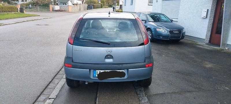 Grau Gebraucht 2003 Opel Corsa Kleinwagen | 1.100 € (Fairer Preis) - Bild 1/4
