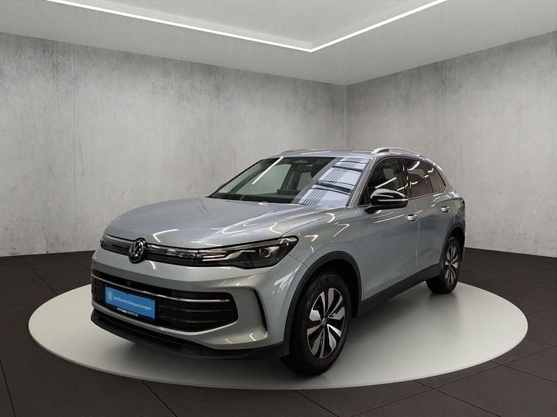 Silber Gebraucht 2024 VW Tiguan Life SUV | 40.900 € (Superpreis) - Bild 1/4