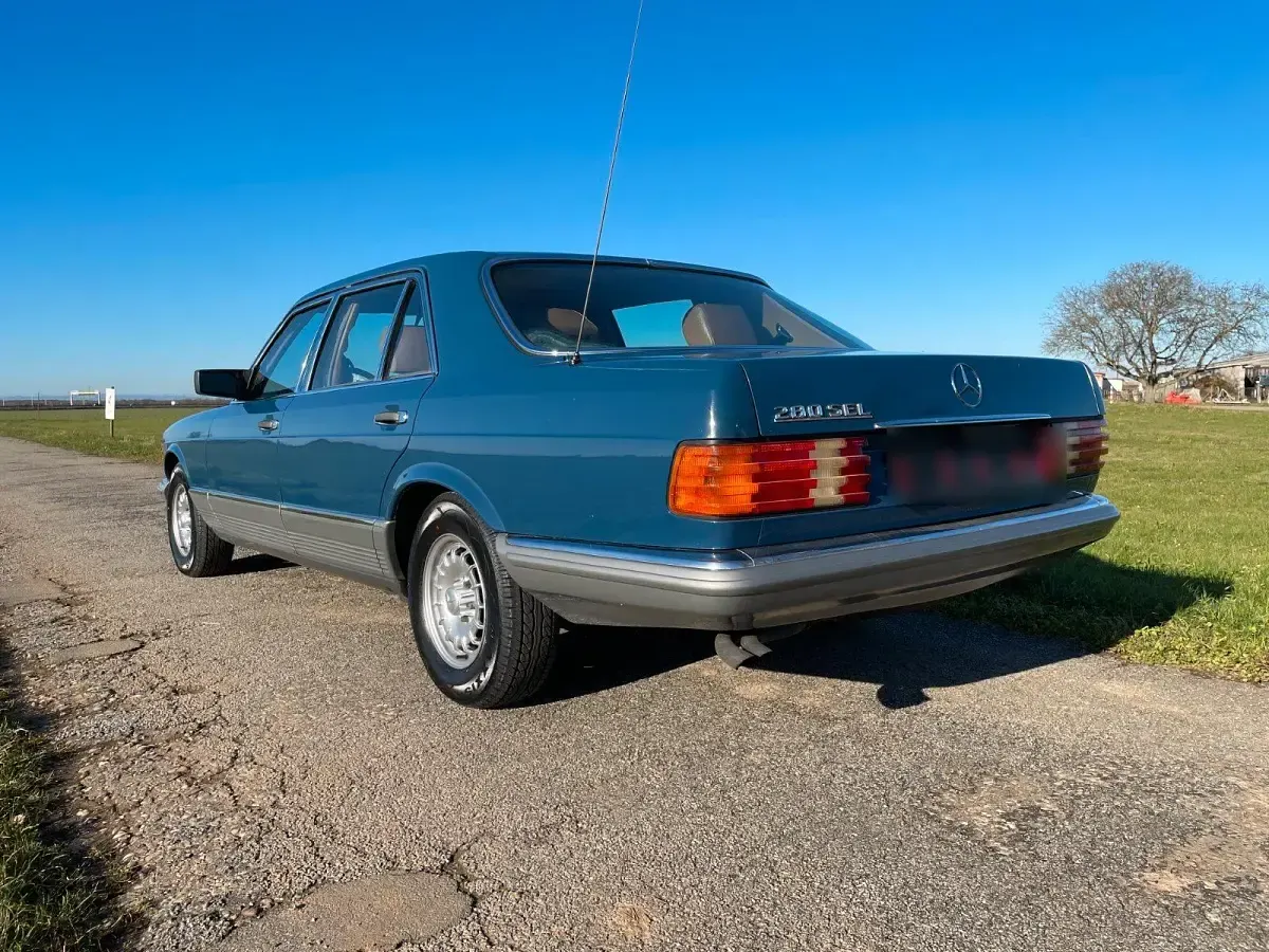 Gebraucht Mercedes 280 185 PS (136 kW) 1982 Blau Limousine