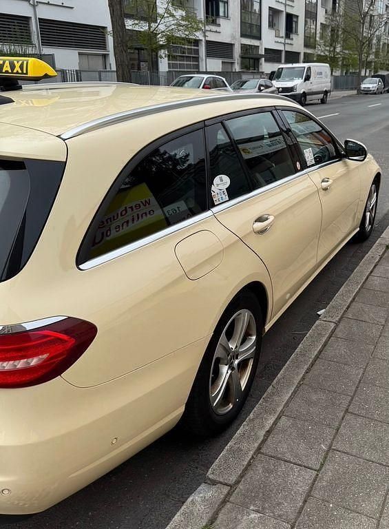 Gebraucht Mercedes E220 194 PS (142 kW) 2019 Beige Limousine