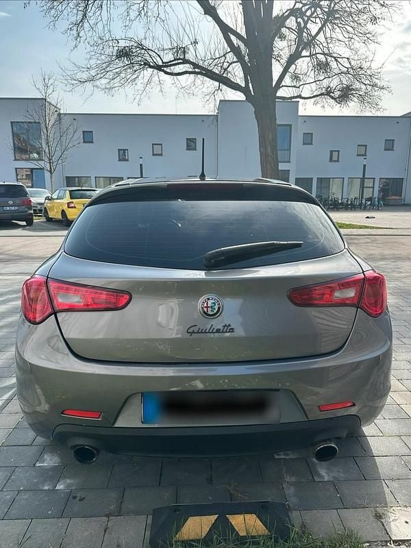 Gebraucht Alfa Romeo Giulietta 170 PS (125 kW) 2012 Grau Kleinwagen