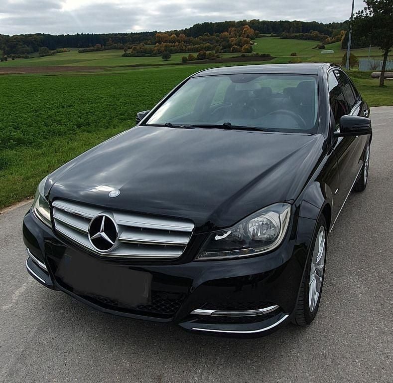 Schwarz Gebraucht 2012 Mercedes 220 Limousine | 7.500 € (Superpreis) - Bild 1/4