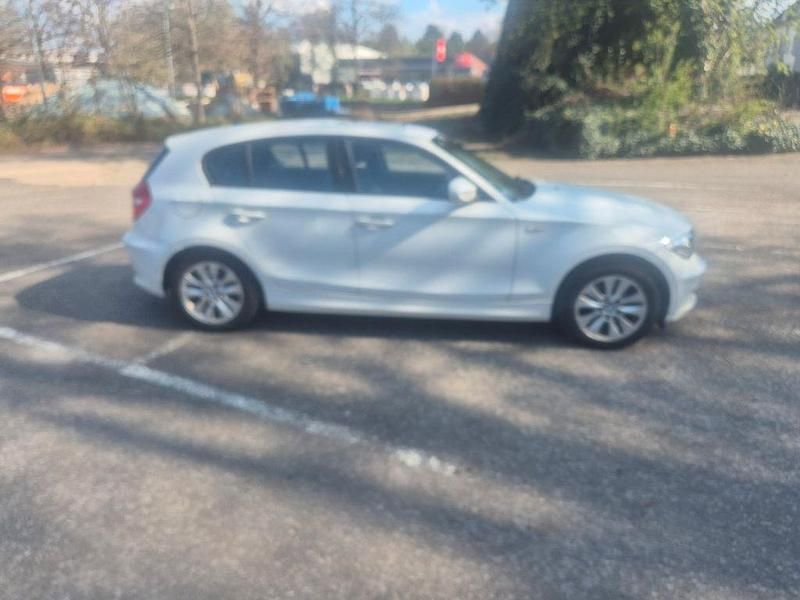 Gebraucht BMW 118 143 PS (105 kW) 2009 Weiß Kleinwagen