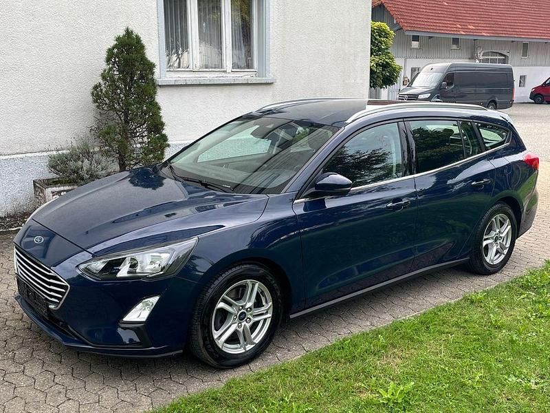 Blau Gebraucht 2019 Ford Focus Cool & Connect Limousine | 7.599 € (Guter Preis) - Bild 1/4