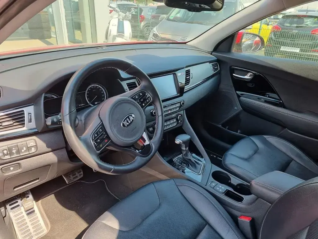 Gebraucht Kia Niro Spirit 141 PS (103 kW) 2017 Rot SUV
