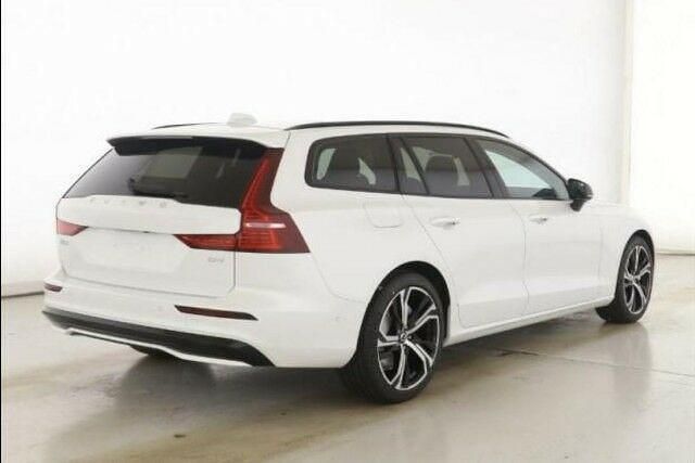 Gebraucht Volvo V60 Plus 197 PS (144 kW) 2024 Crystal white pearl (weiß) Kombi