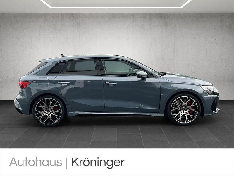 Neu Audi RS3 Sport 400 PS (294 kW) 2025 Grau Limousine