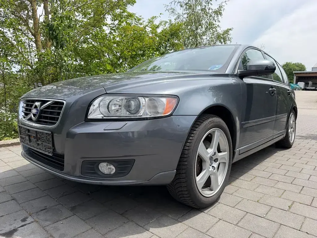 Gebraucht Volvo V50 Business Edition 114 PS (83 kW) 2011 Grau Kombi