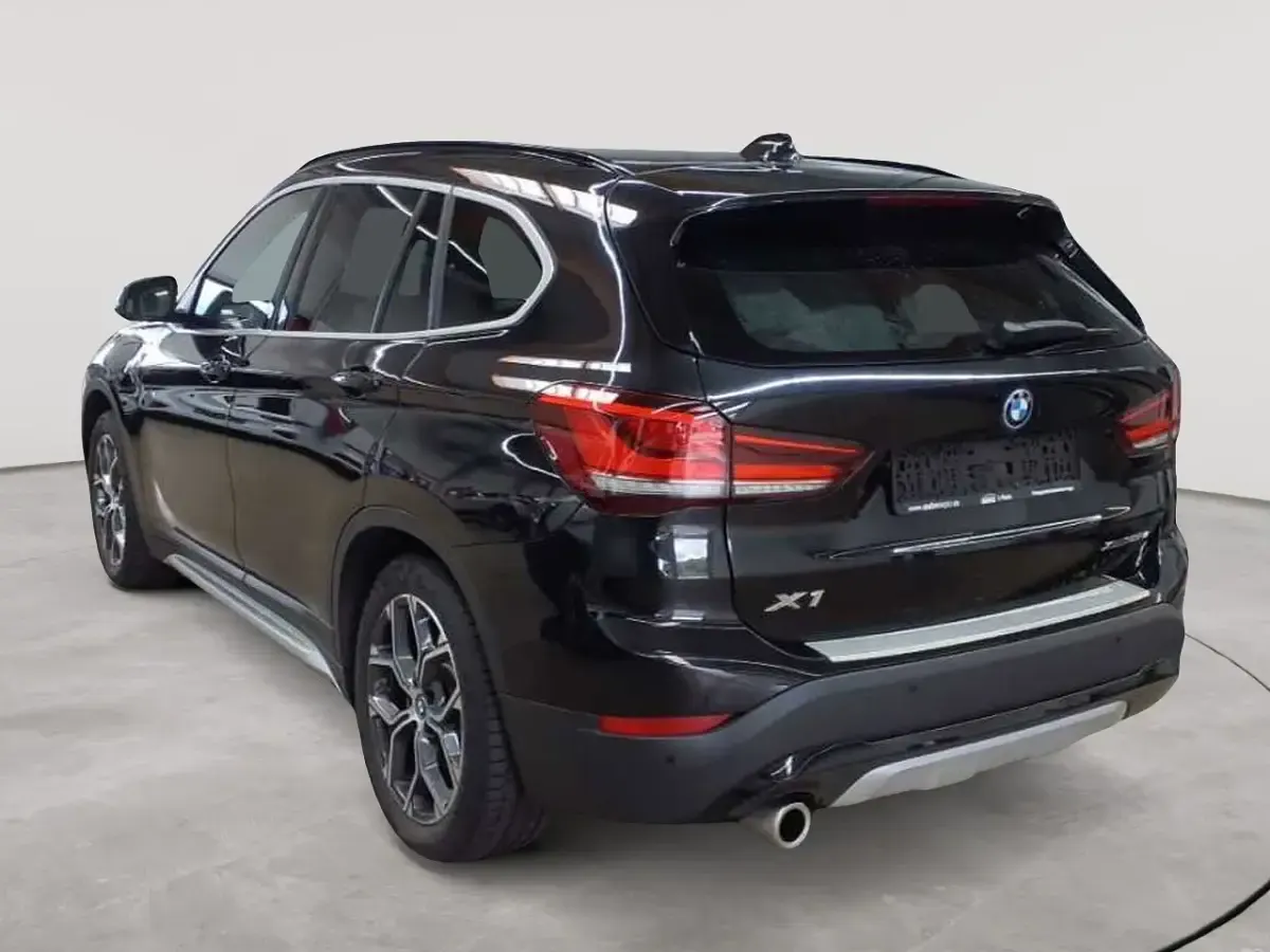 Gebraucht BMW X1 xLine 125 PS (91 kW) 2022 Saphirschwarz metallic SUV