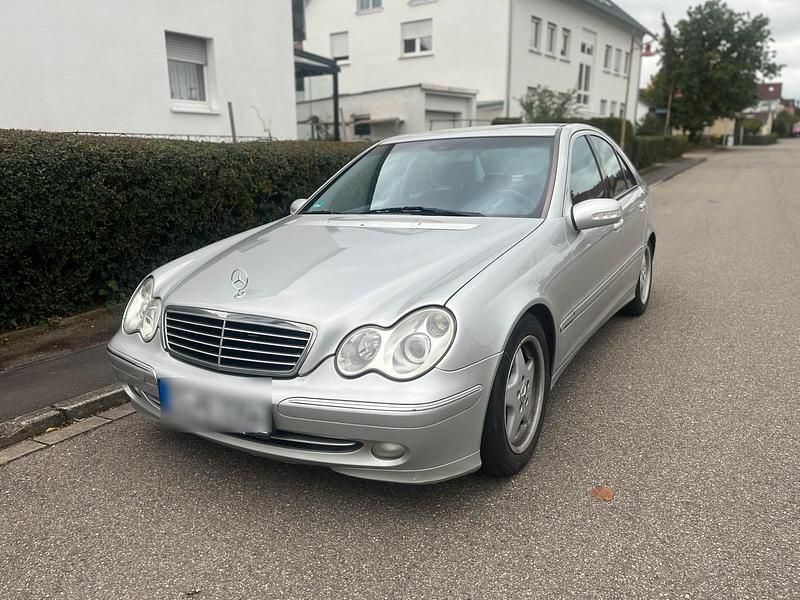 Silber Gebraucht 2002 Mercedes C180 Avantgarde Limousine | 2.790 € (Fairer Preis) - Bild 1/4