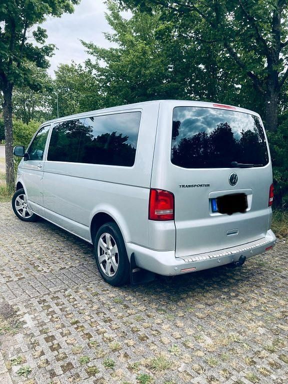 Silber Gebraucht 2010 VW Caravelle Comfortline Van / Kleinbus | 12.000 € - Bild 1/4