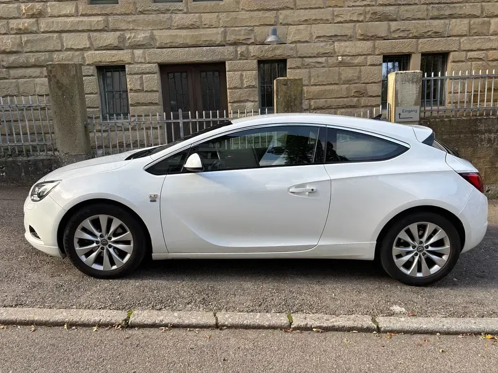 Gebraucht Opel Astra GTC Sport 131 PS (96 kW) 2014 Weiß Coupé