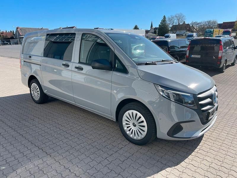 Gebraucht Mercedes Vito 190 PS (139 kW) 2024 Alpingrau Van