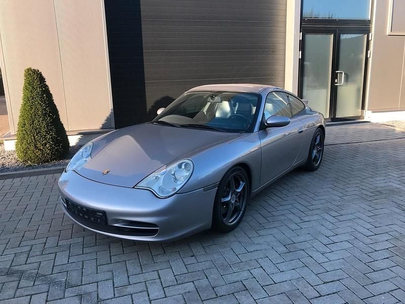 Silber Gebraucht 2002 Porsche 911 Carrera Coupé | 24.996 € (Superpreis) - Bild 1/4