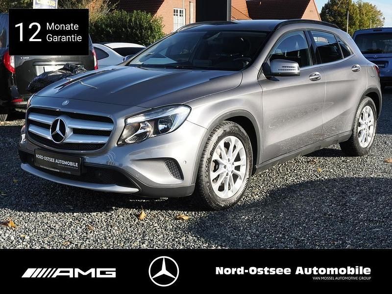 Metalliclack mountaingrau Gebraucht 2016 Mercedes GLA200 Style SUV | 15.490 € (Guter Preis) - Bild 1/4