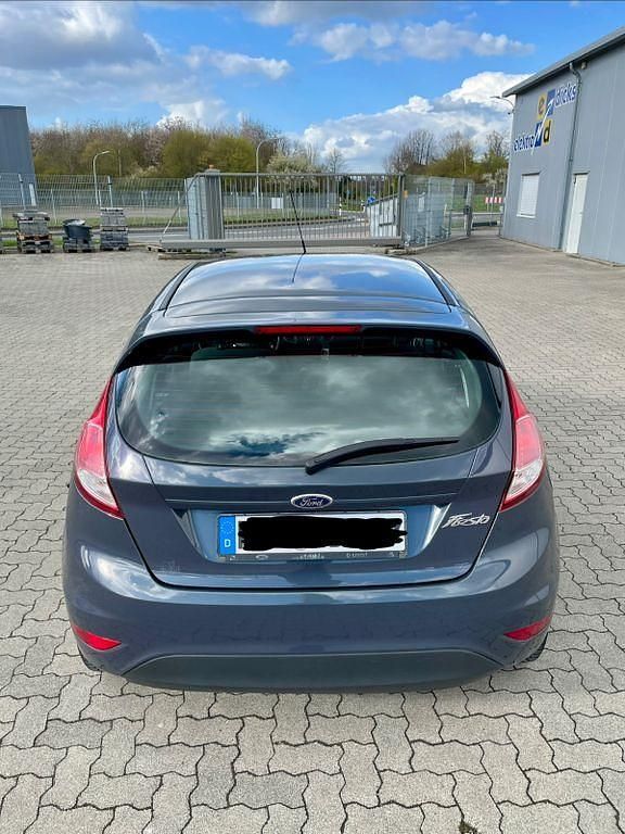 Gebraucht Ford Fiesta 82 PS (60 kW) 2013 Grau Kleinwagen