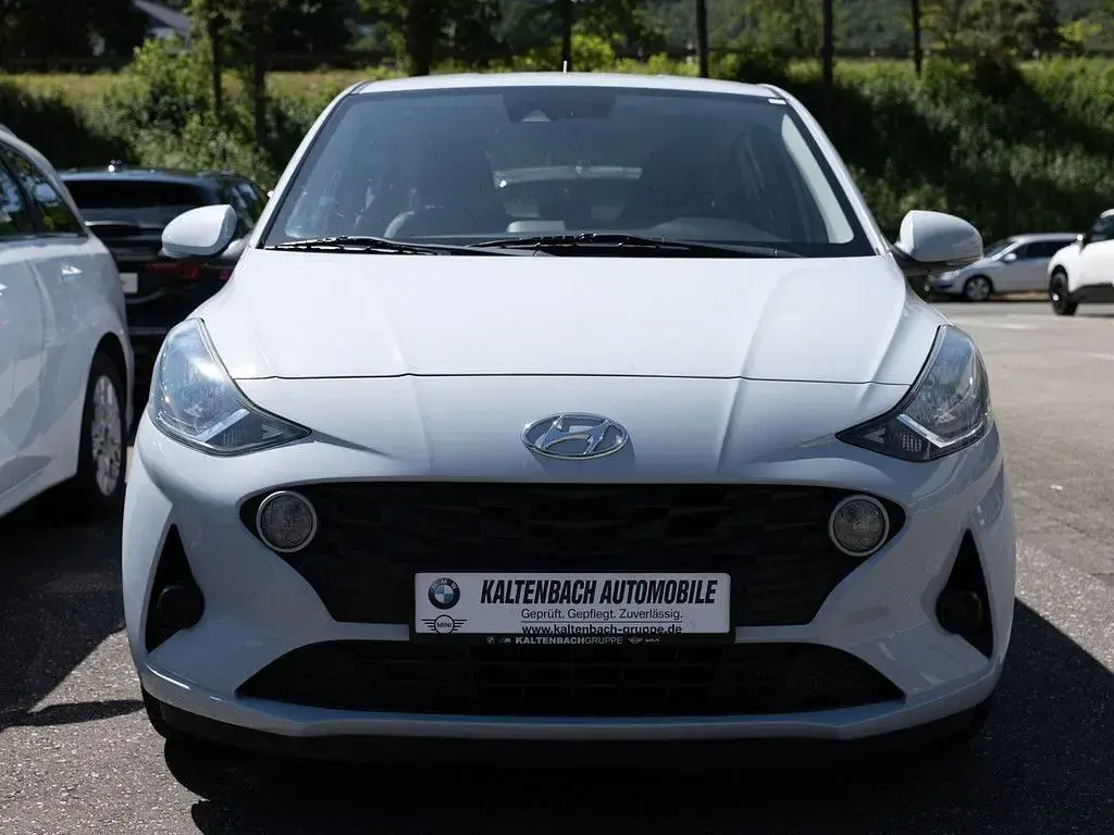 Gebraucht Hyundai i10 Trend 84 PS (61 kW) 2020 Grau Kleinwagen
