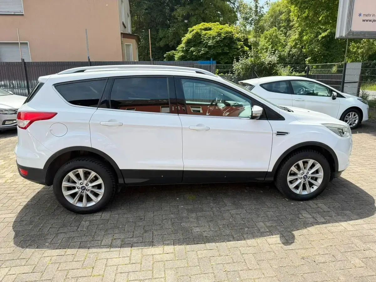 Gebraucht Ford Kuga Titanium 150 PS (110 kW) 2016 Weiß SUV